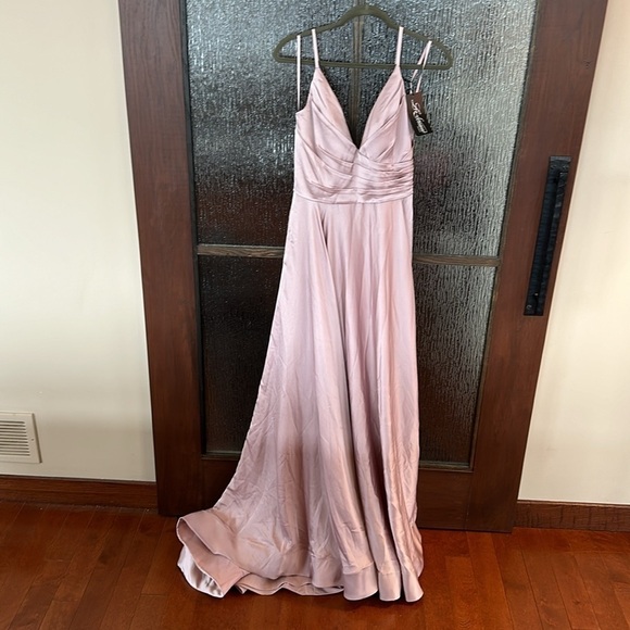 La Femme
Long Satin Dress with Side Slit and V Shaped Back size 8 - Picture 6 of 11